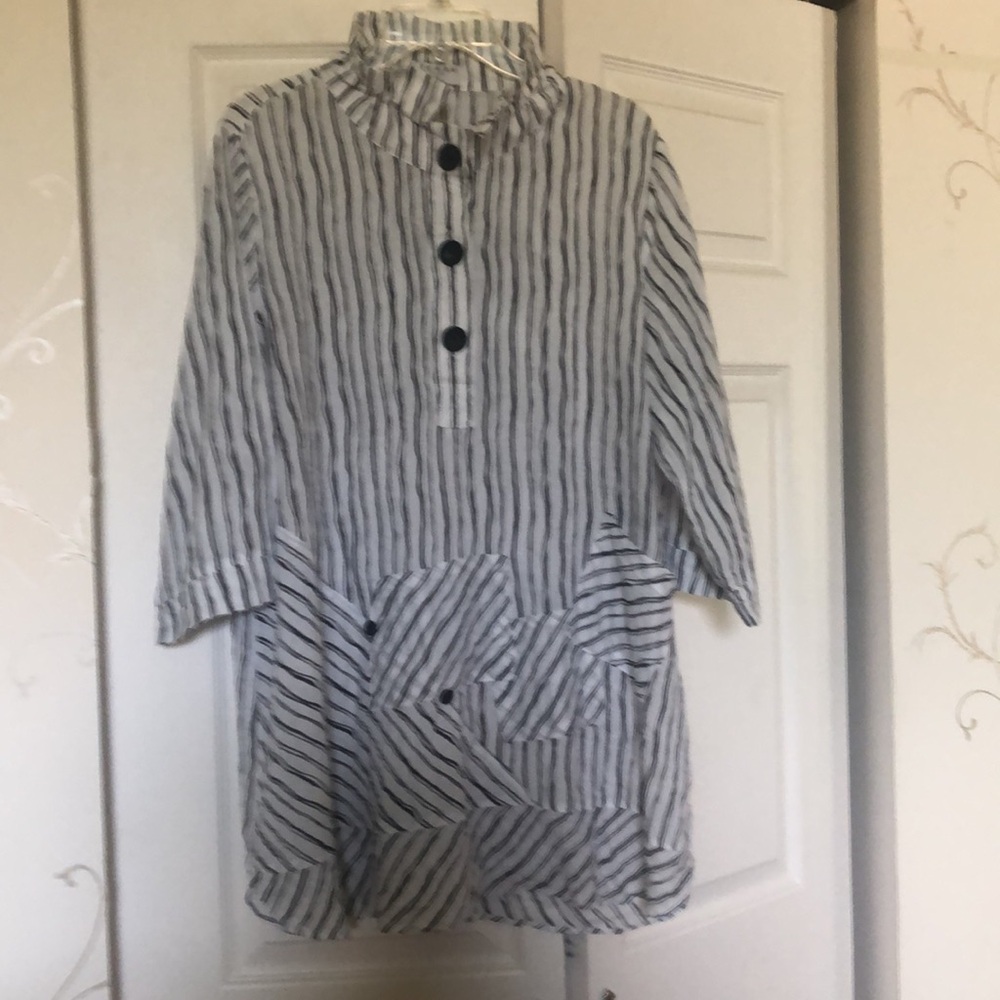 Artsy Terra brand  Black and White  stripe pattern tunic. XL
